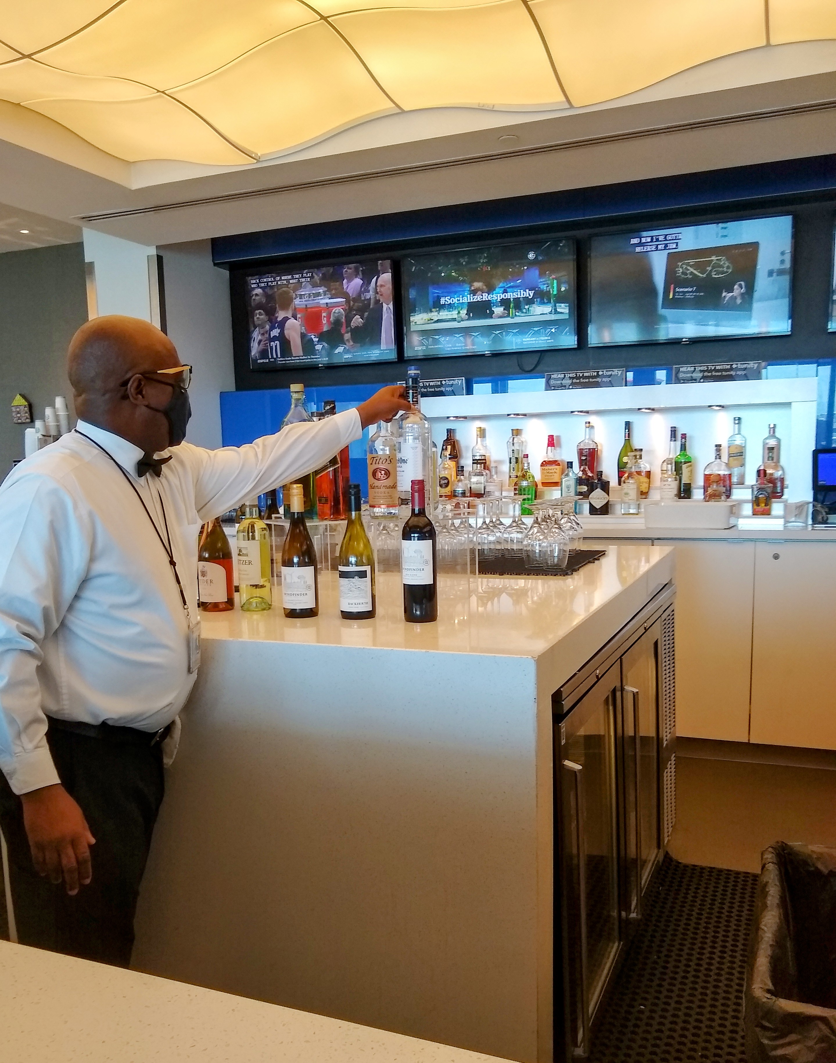 Airport Lounge; Delta One Review