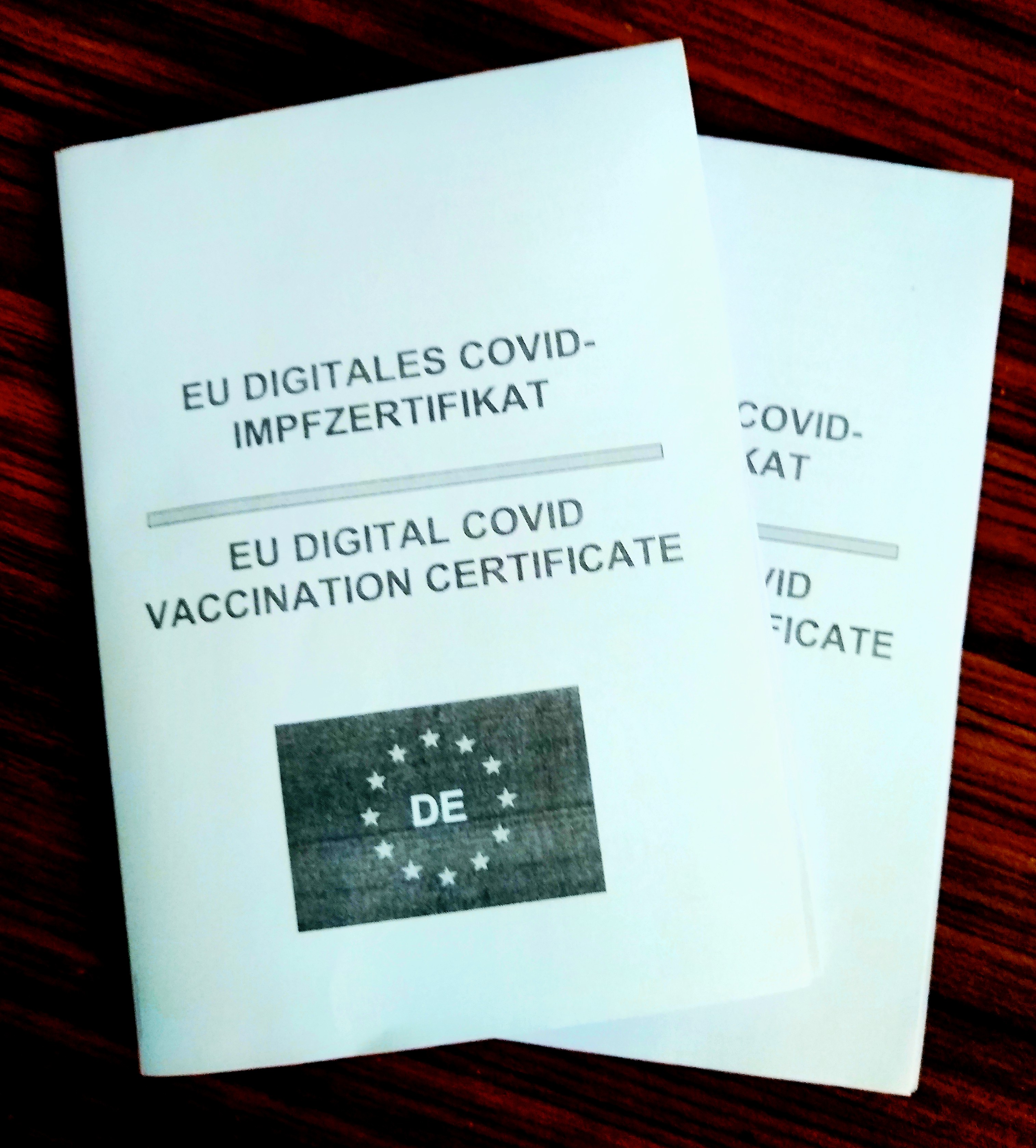EU covid passport - vaccine card - QR code